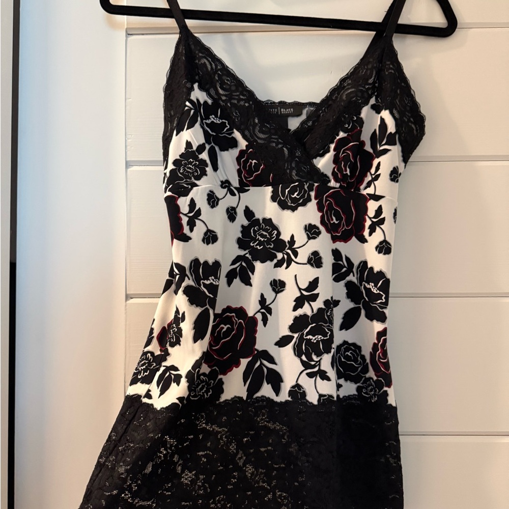 White House Black Market Black, White & Red Floral Lace-Trim Camisole